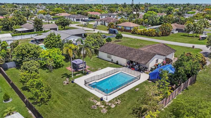 4 bedroom SingleFamilyResidence at 1475 NW 19 St, Westbury Estates, Homestead — photo 3