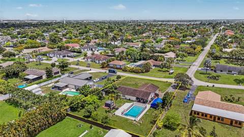 1475 NW 19 St, Homestead FL - photo 7 of 59