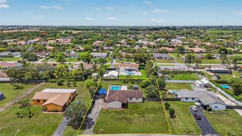 1475 NW 19 St, Homestead FL - photo 9 of 59