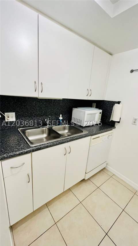 2415 NW 16th St Rd 603-1, Miami FL - photo 11 of 27