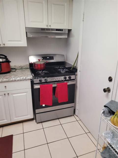 18101 NW 68th Ave E105, Hialeah FL - photo 6 of 18