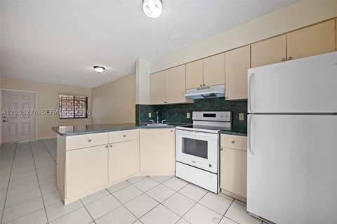 5490 W 21st Ct 310, Hialeah FL - photo 6 of 35