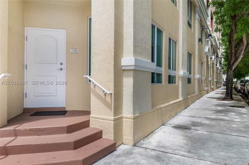 1 bedroom Townhouse at 7375 SW 90th St Th107, Toscano Condo, Miami — photo 2