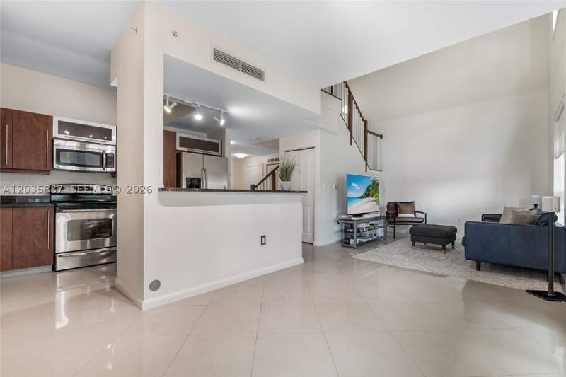 1 bedroom Townhouse at 7375 SW 90th St Th107, Toscano Condo, Miami — photo 3
