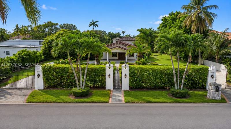 4 bedroom SingleFamilyResidence at 300 SW 123rd Ave, Sweetwater Ests Sub, Miami — photo 2