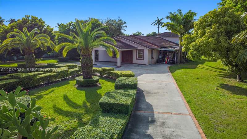 4 bedroom SingleFamilyResidence at 300 SW 123rd Ave, Sweetwater Ests Sub, Miami — photo 5