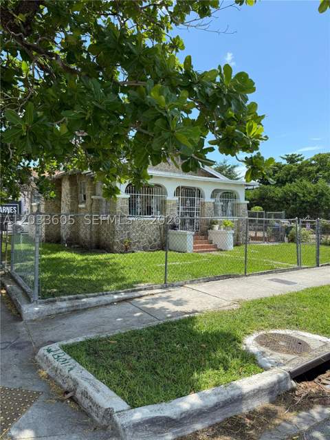 1269 NW 4th St, Miami FL - photo 7 of 11