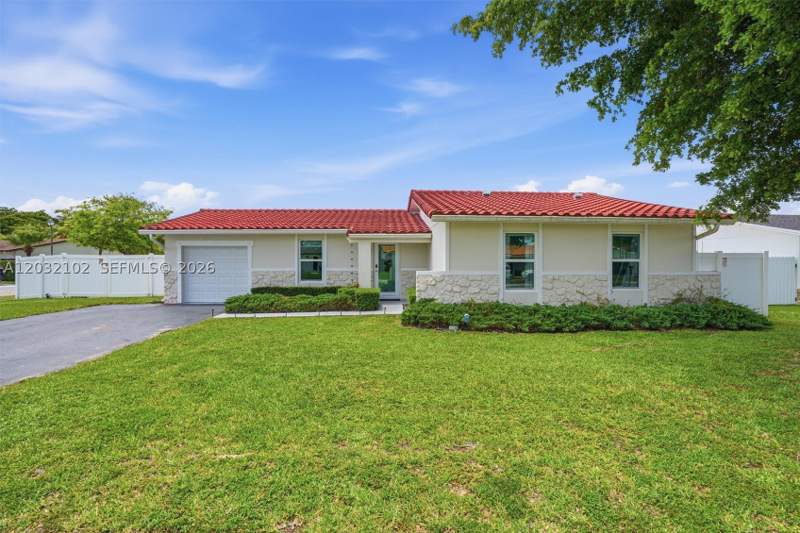 4 bedroom SingleFamilyResidence at 13391 SW 78th St, Winston Park Unit 4, Miami — photo 3