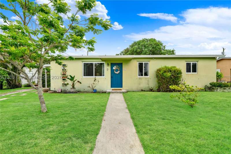 4 bedroom SingleFamilyResidence at 14611 SW 103rd Ct, Richmond Hgts Ests 3rd Ad, Miami — photo 2