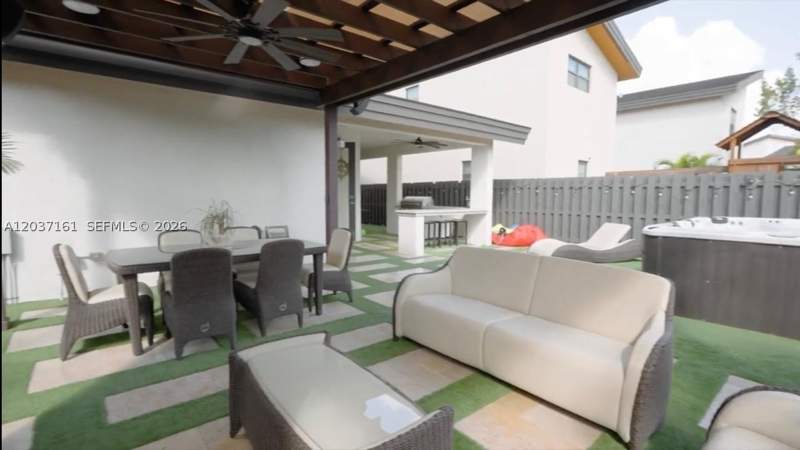 4 bedroom SingleFamilyResidence at 7661 NW 103rd Ct, Grand Bay South Estates, Doral — photo 3