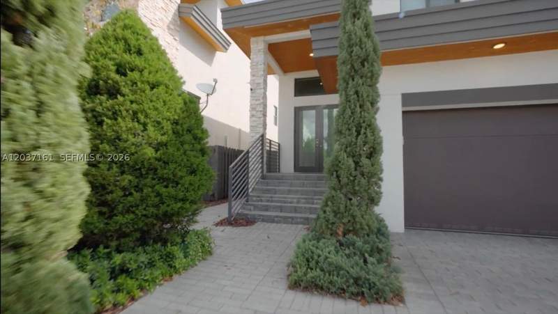 4 bedroom SingleFamilyResidence at 7661 NW 103rd Ct, Grand Bay South Estates, Doral — photo 4