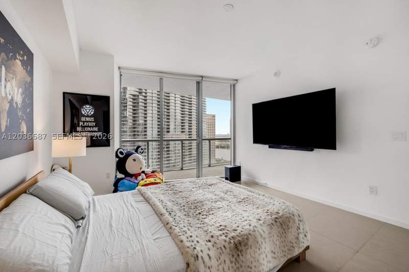 1 bedroom Condominium at 475 Brickell Ave 3214, Iconbrickell Condo No 1, Miami — photo 4