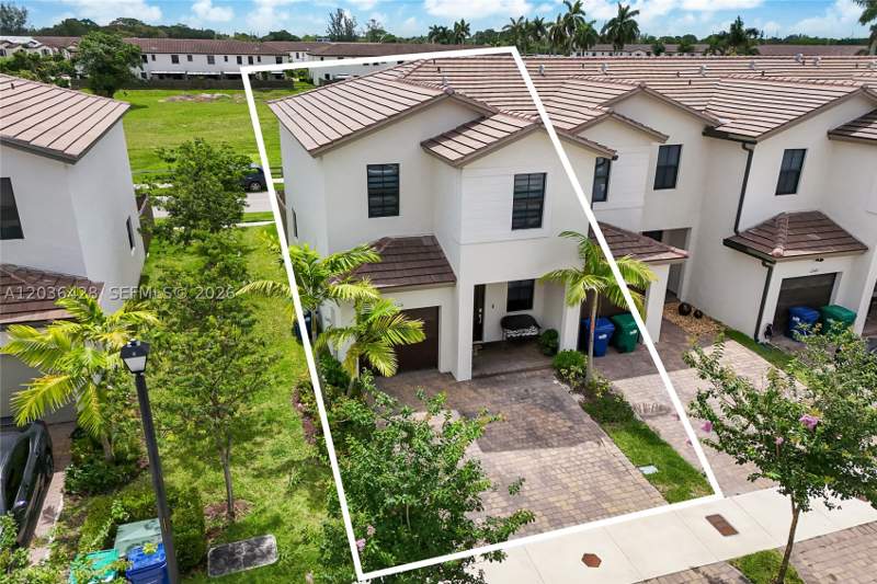 3 bedroom Townhouse at 23105 SW 128th Pl, Siena Reserve, Miami — photo 2