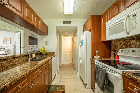 15780 SW 106th Ter 107, Miami FL - photo 15 of 43