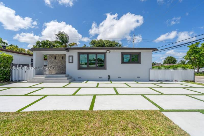3 bedroom SingleFamilyResidence at 11 W 59th St, Palm Estates 1st Addn, Hialeah — photo 2