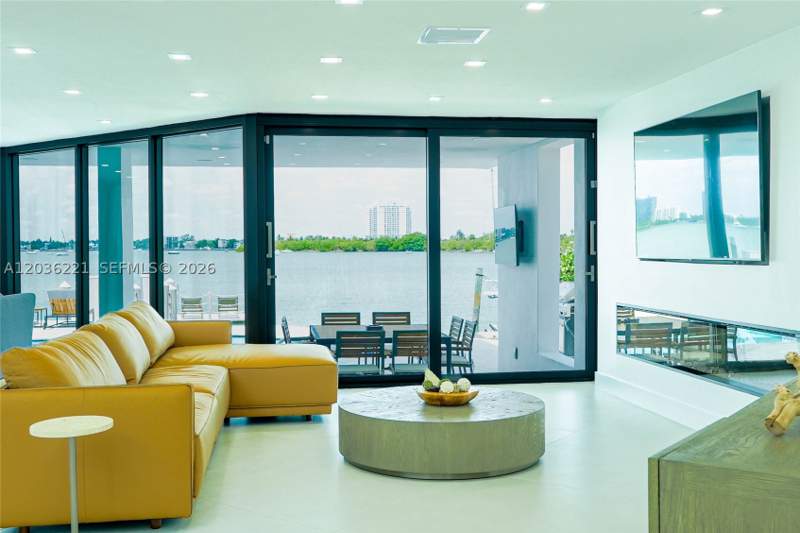 5 bedroom SingleFamilyResidence at 7720 Miami View Dr, North Bay Island, North Bay Village — photo 3
