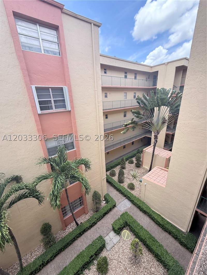 3 bedroom Condominium at 1975 W 44th Pl 401, Towers Of Westland Condo, Hialeah — photo 2