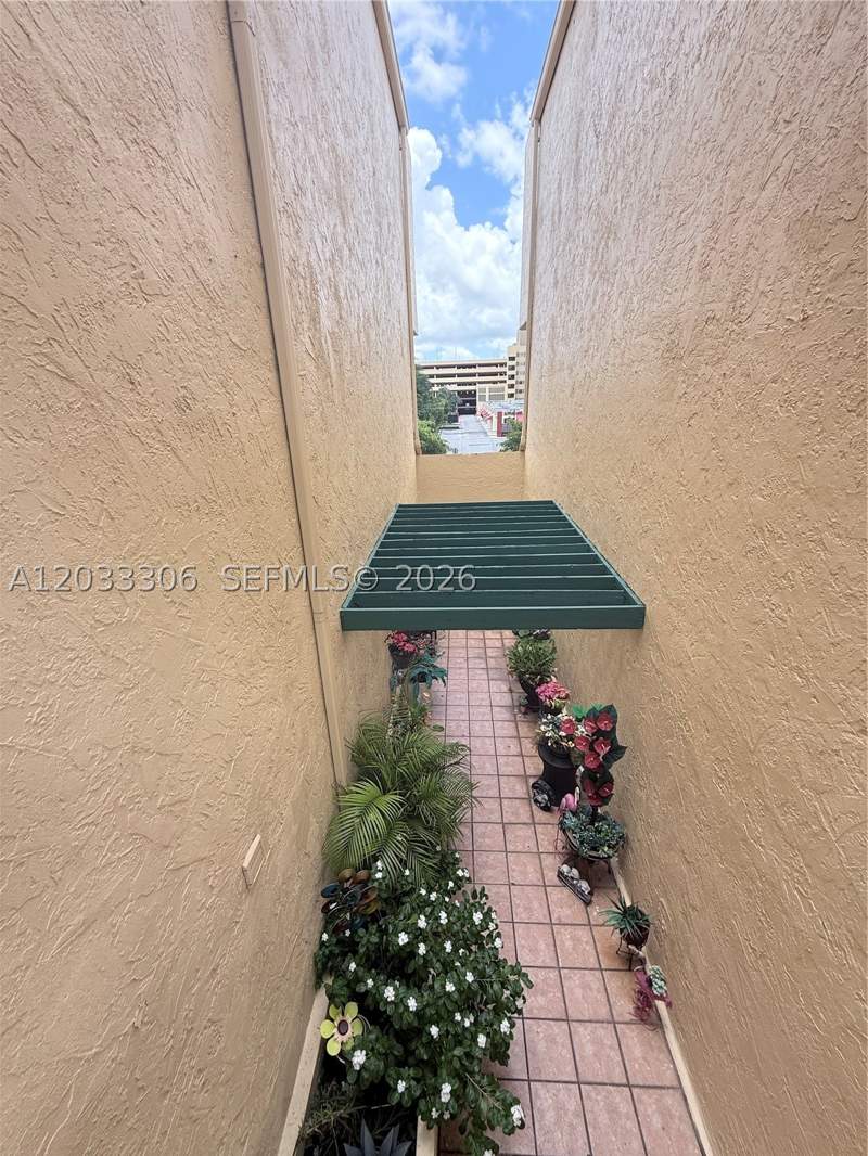 3 bedroom Condominium at 1975 W 44th Pl 401, Towers Of Westland Condo, Hialeah — photo 4
