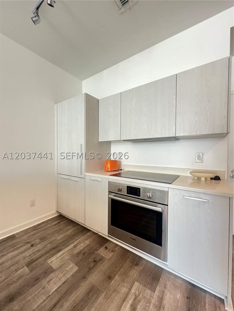 1 bedroom Condominium at 501 NE 31st St 202, Paraiso Bayviews Condo, Miami — photo 2