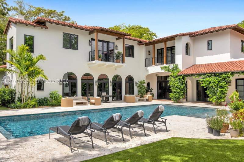 8 bedroom SingleFamilyResidence at 545 San Antonio Ave, Coral Gables Riviera Sec, Coral Gables — photo 2