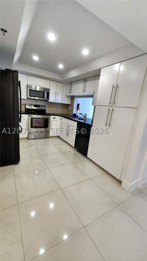 520 Brickell Key Dr A802, Miami FL - photo 6 of 10