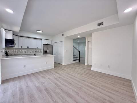 5230 NW 109th Ave 7, Doral FL - photo 10 of 34