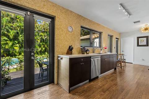 10550 NE 3rd Ct, Miami Shores FL - photo 12 of 37