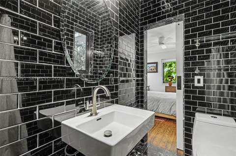 10550 NE 3rd Ct, Miami Shores FL - photo 20 of 37