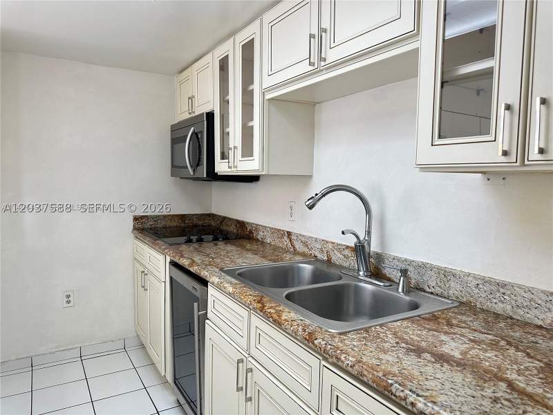2 bedroom Condominium at 802 NW 87th Ave 315, Sandalwood Condo Apts, Miami — photo 2
