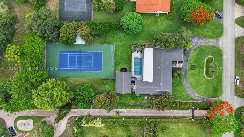 6 bedroom SingleFamilyResidence at 12180 SW 92nd Ave, Parker Estates, Miami — photo 2