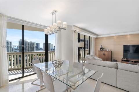 1000 W Island Blvd 2307, Aventura FL - photo 9 of 63