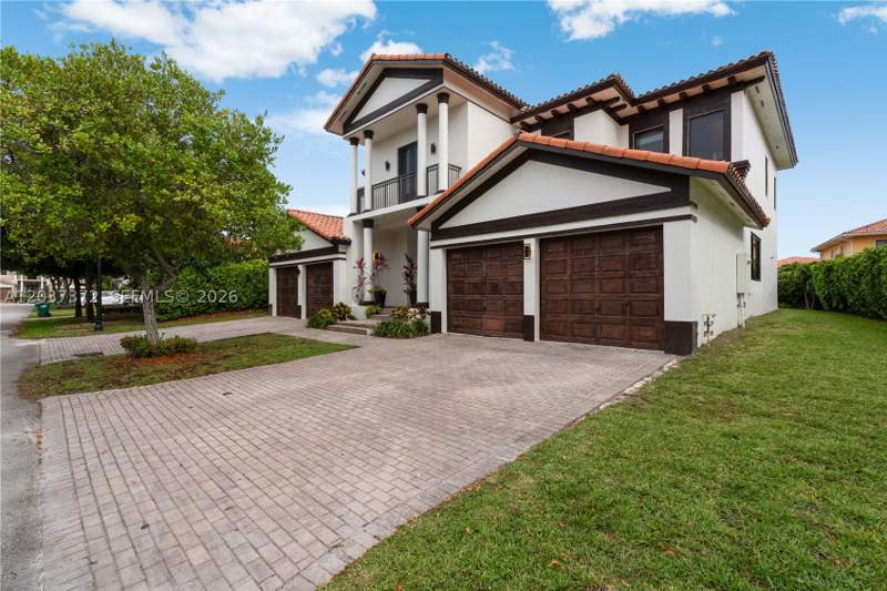5 bedroom SingleFamilyResidence at 7504 SW 188th Ter, Cutler Cay, Cutler Bay — photo 3