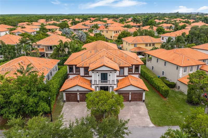5 bedroom SingleFamilyResidence at 7504 SW 188th Ter, Cutler Cay, Cutler Bay — photo 4
