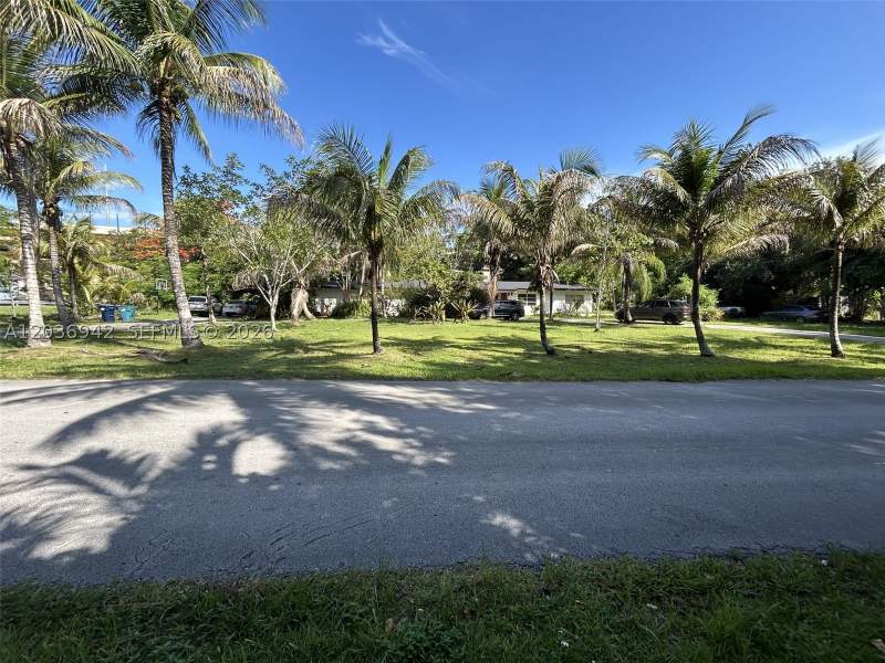 4 bedroom SingleFamilyResidence at 8603 SW 68th St Rd, Sunset View, Miami — photo 2