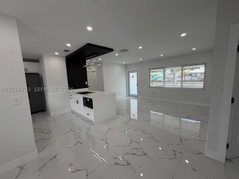 4 bedroom SingleFamilyResidence at 2800 NW 164th St, Golden Highlands Est, Miami Gardens — photo 3