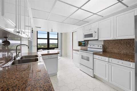 5500 Collins Ave 1401, Miami Beach FL - photo 9 of 38