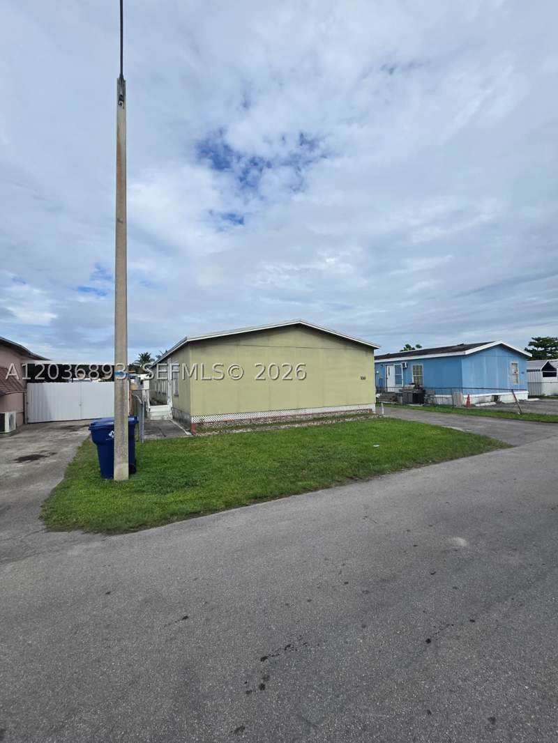 3 bedroom MobileHome at 1061 SW 131 Pl, University Trail, Miami — photo 2