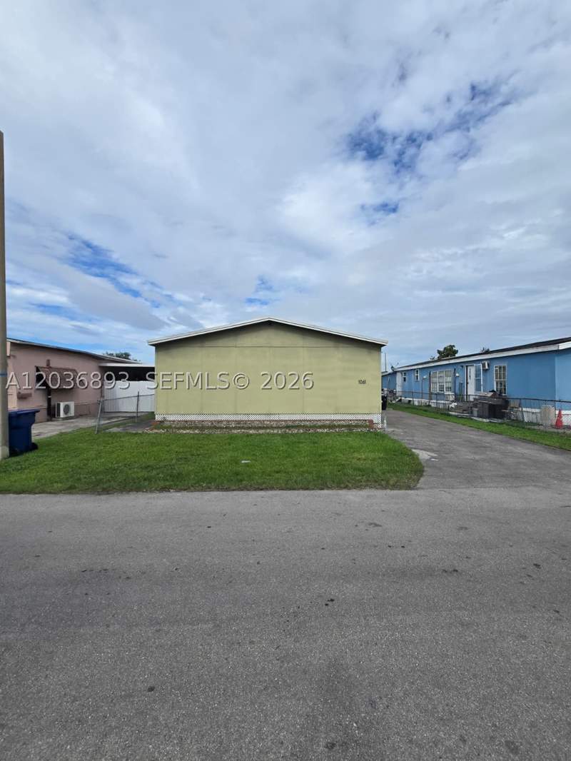 3 bedroom MobileHome at 1061 SW 131 Pl, University Trail, Miami — photo 3