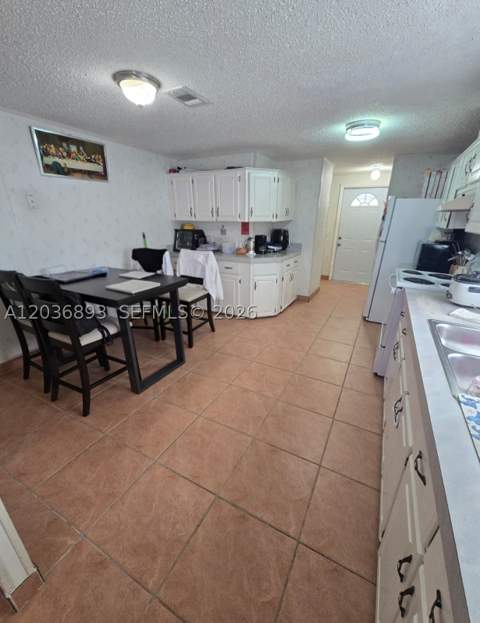 1061 SW 131 Pl, Miami FL - photo 8 of 21