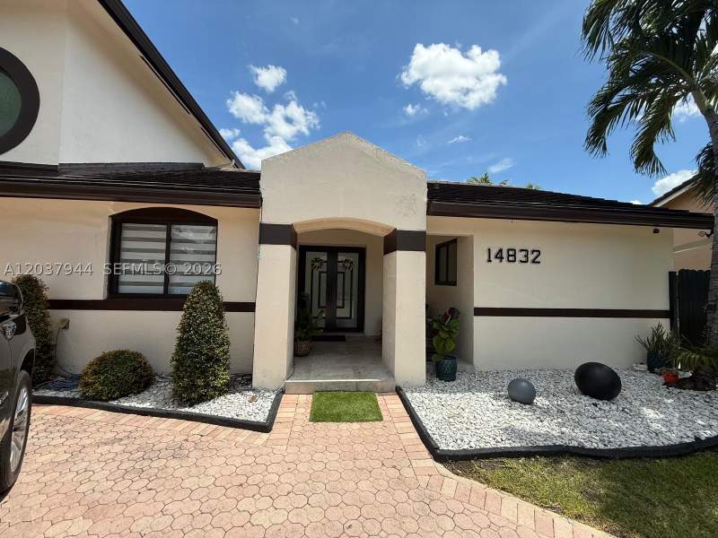 5 bedroom SingleFamilyResidence at 14832 SW 169th Ln, G B Estates, Miami — photo 3