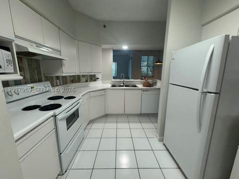 3255 NE 184th St 12116, Aventura FL - photo 8 of 21