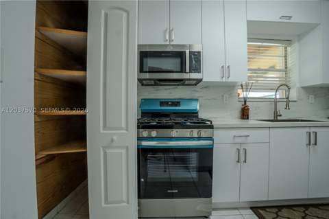 7899 NW 174th Ter, Hialeah FL - photo 10 of 54