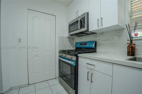 7899 NW 174th Ter, Hialeah FL - photo 8 of 54