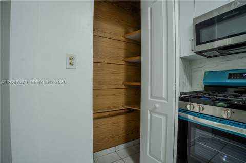 7899 NW 174th Ter, Hialeah FL - photo 9 of 54