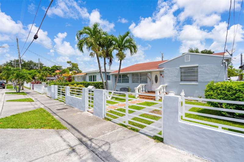 4 bedroom SingleFamilyResidence at 2355 SW 1st St, Boscoble, Miami — photo 2