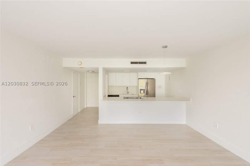 1 bedroom Condominium at 155 Ocean Lane Dr 403, Commodore Club West Condo, Key Biscayne — photo 3