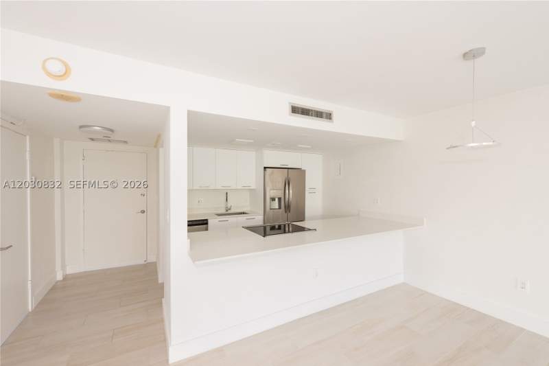 1 bedroom Condominium at 155 Ocean Lane Dr 403, Commodore Club West Condo, Key Biscayne — photo 4