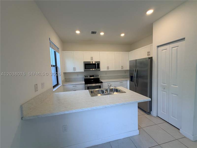 3 bedroom Townhouse at 13421 SW 287th Ter, Pine Isle, Homestead — photo 2