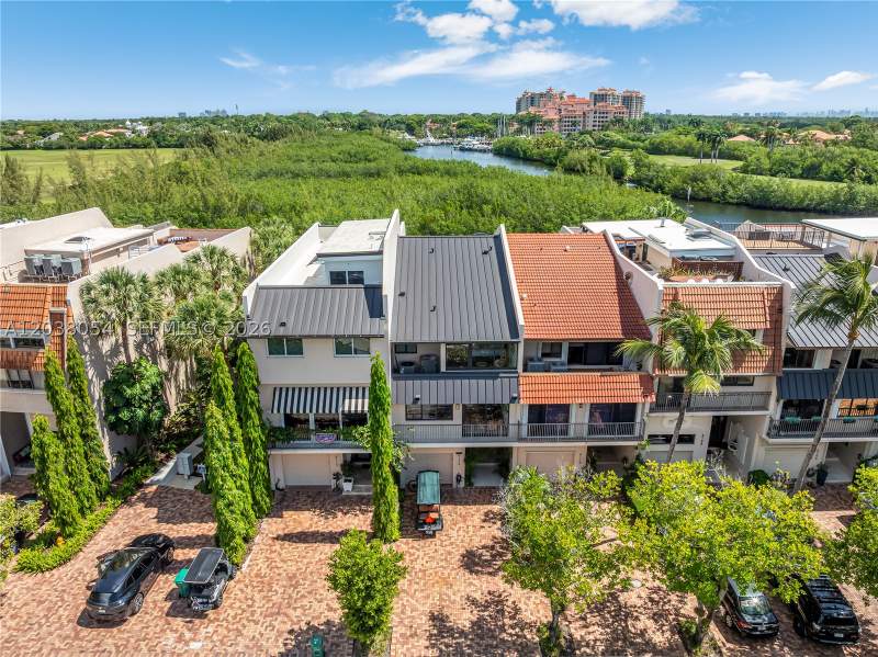 4 bedroom Townhouse at 6112 Paradise Point Dr, Royal Harbour Yacht Club, Palmetto Bay — photo 2