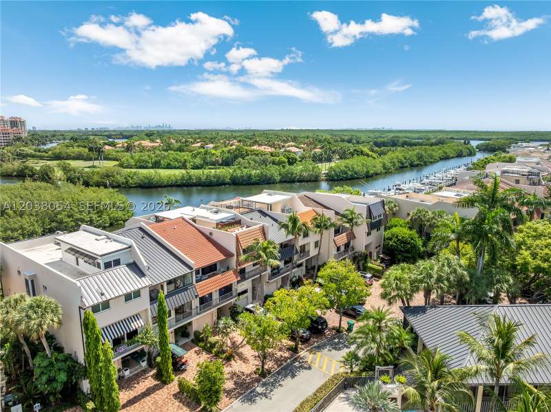 4 bedroom Townhouse at 6112 Paradise Point Dr, Royal Harbour Yacht Club, Palmetto Bay — photo 4